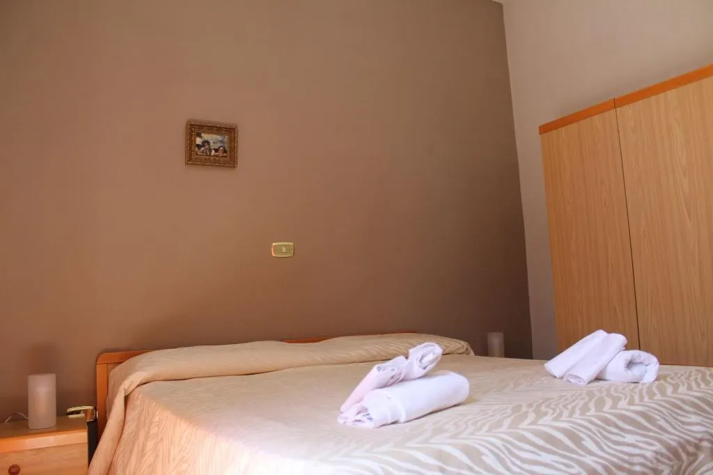 Room, Hotel Santuario Pompei, Naples