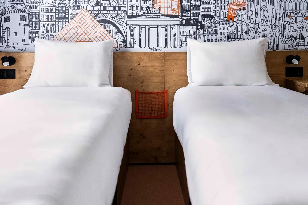 TWIN TWO BEDS Room, easyHotel Madrid Alcala, Madrid