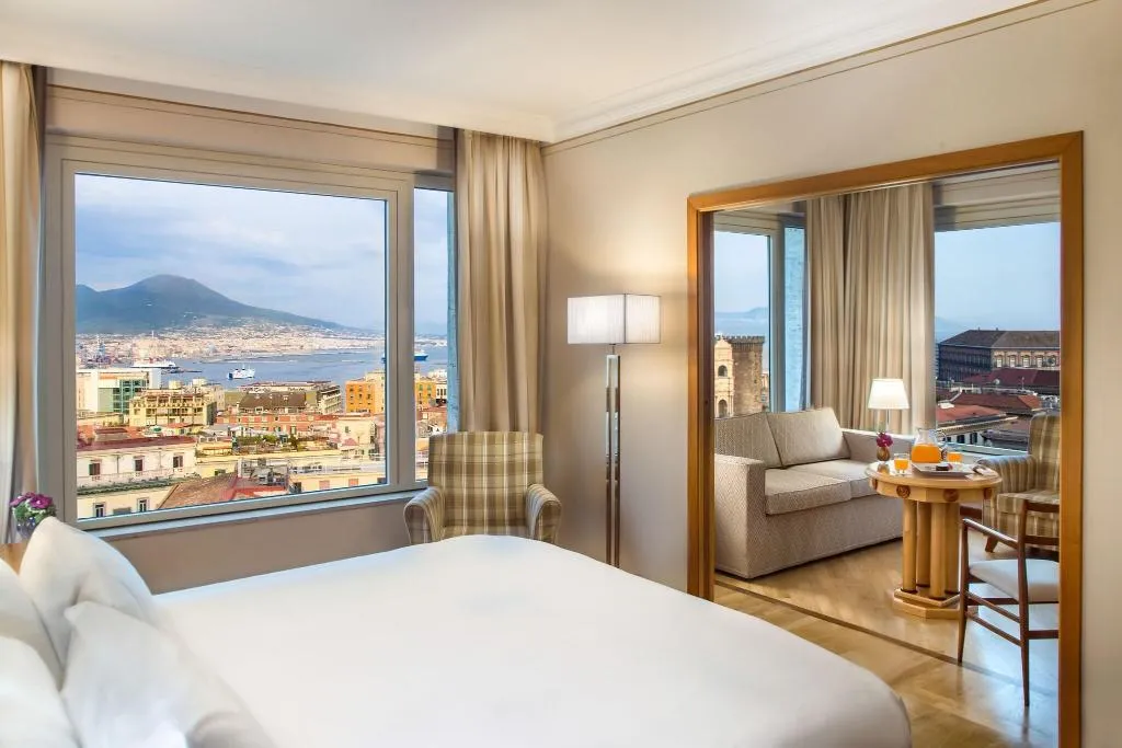 Room, Renaissance Naples Mediterraneo, Naples