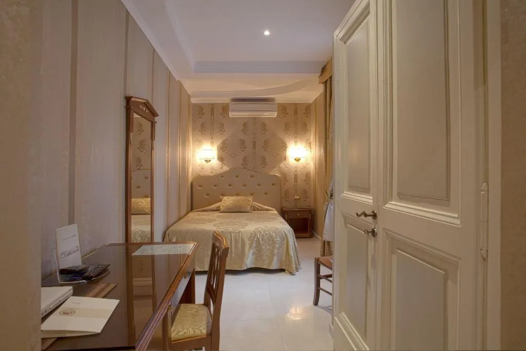 SINGLE CLASSIC Room, Navona Queen Rooftop, Rome