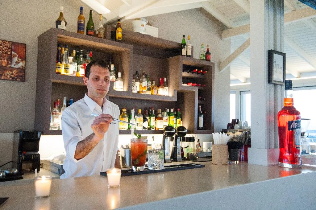 Bar, Emmantina, Athens