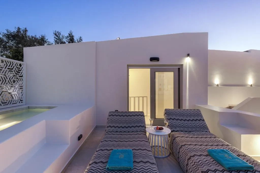 SUITE DELUXE WITH TERRACE Room, La Madeleine Oia, Santorini