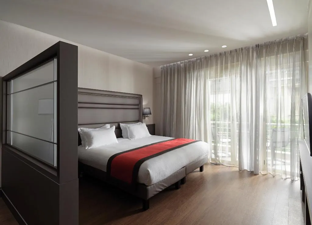 Room, Holiday Suites, Athens