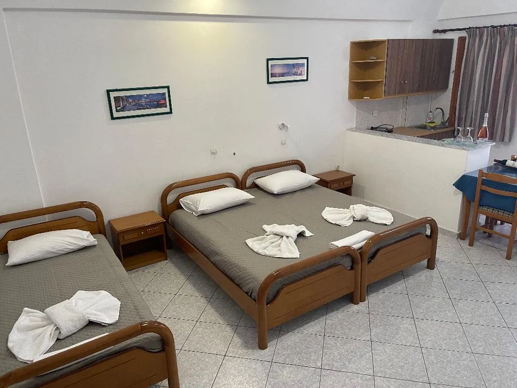 TRIPLE CLASSIC Room, Tarelis Apartmens Studios, Santorini