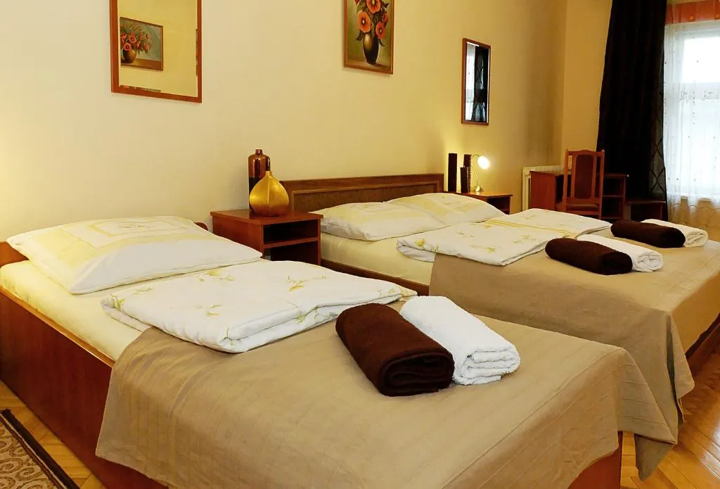 STUDIO CAPACITY 3 Room, P&J Tourist Apartments, Krakow