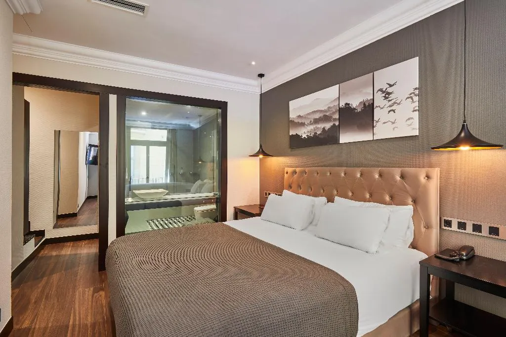 DOUBLE SUPERIOR WITH BALCONY Room, Hotel Cortes Rambla, Barcelona