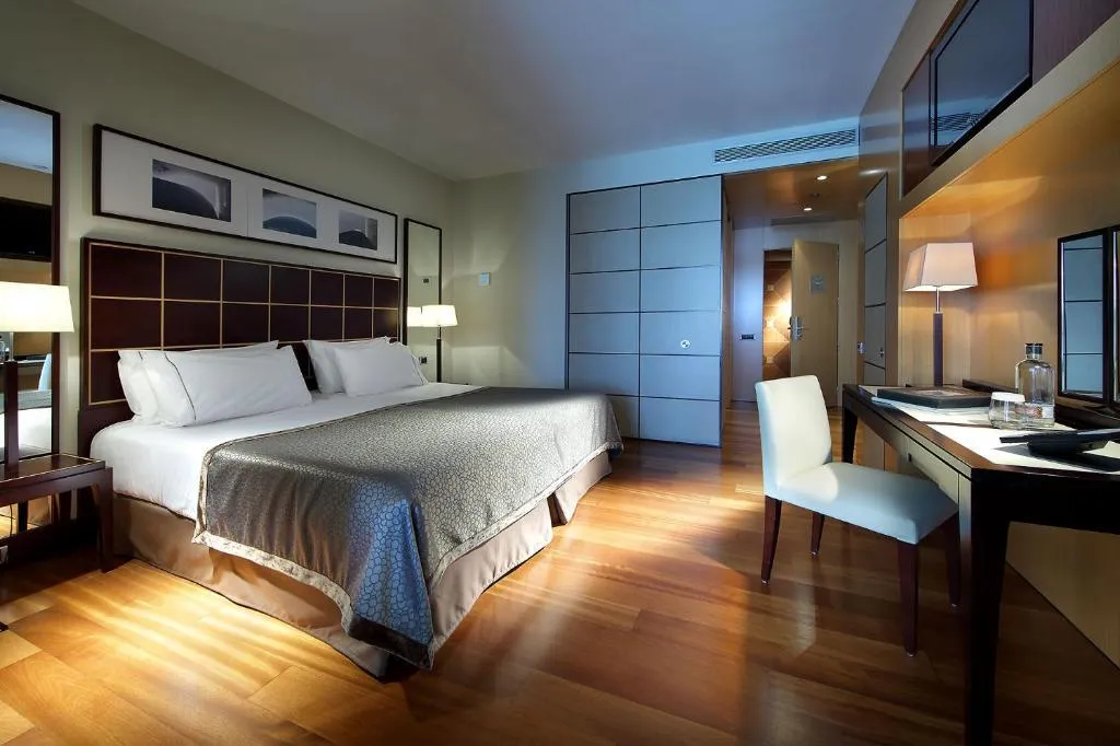 TRIPLE CITY VIEW Room, Eurostars Grand Marina GL, Barcelona