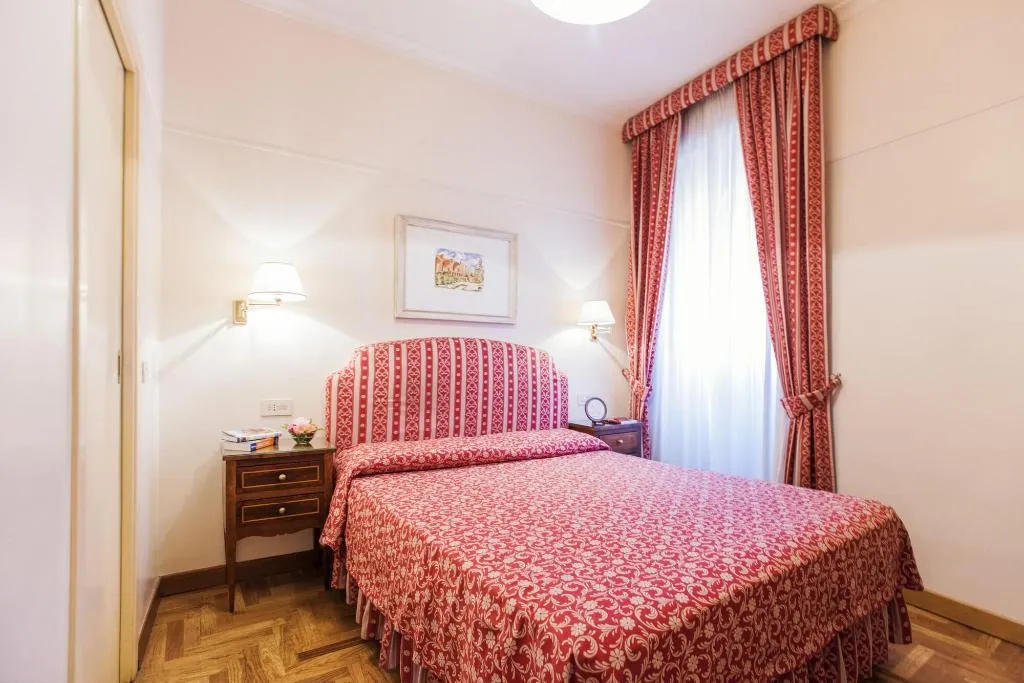 Room, Hotel Due Torri, Rome