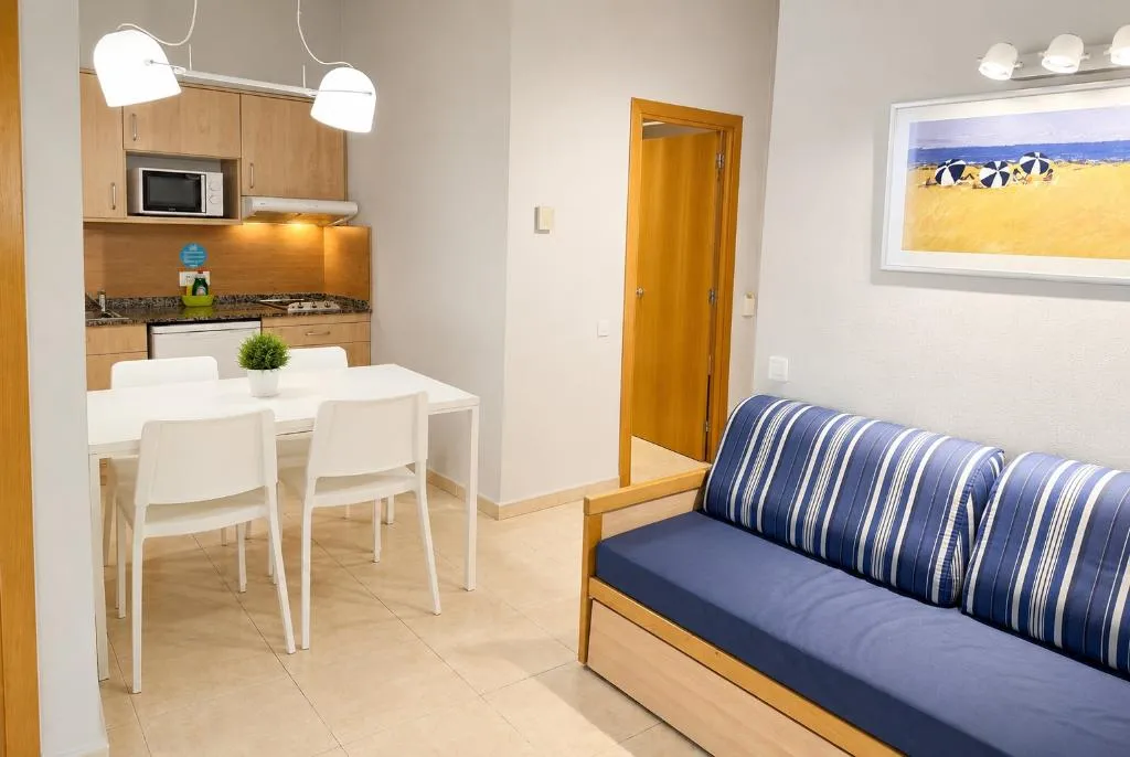 APARTMENT SEA VIEW TWO BEDROOMS Room, SunClub Salou, Costa Dorada