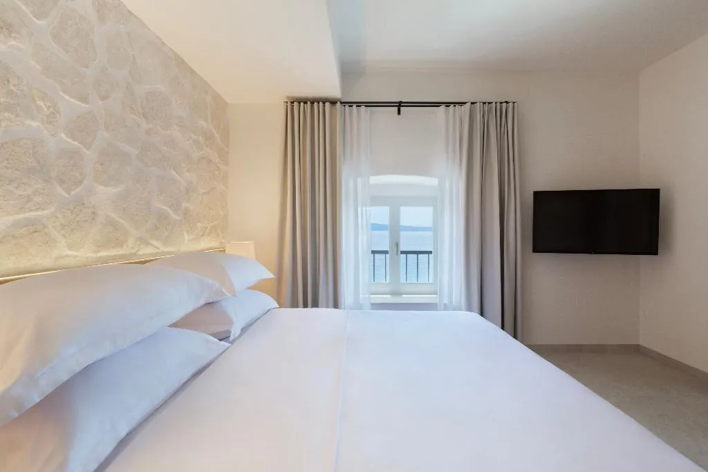 JUNIOR SUITE STANDARD Room, Heritage Hotel Kastelet, Split