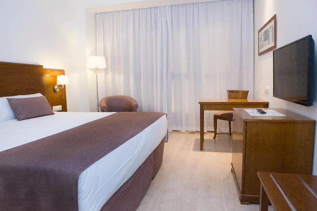 TRIPLE STANDARD Room, Hotel Albufera, Valencia