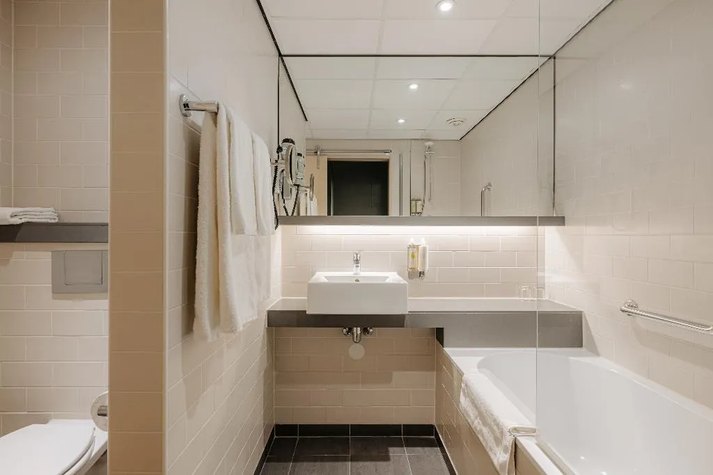 TWIN COMFORT Room, Leonardo Hotel Den Haag Babylon, Amsterdam