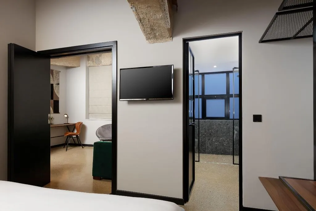 SUITE QUEEN SIZE BED Room, Anise Aluma Athens, Tapestry Collection by Hilton, Athens