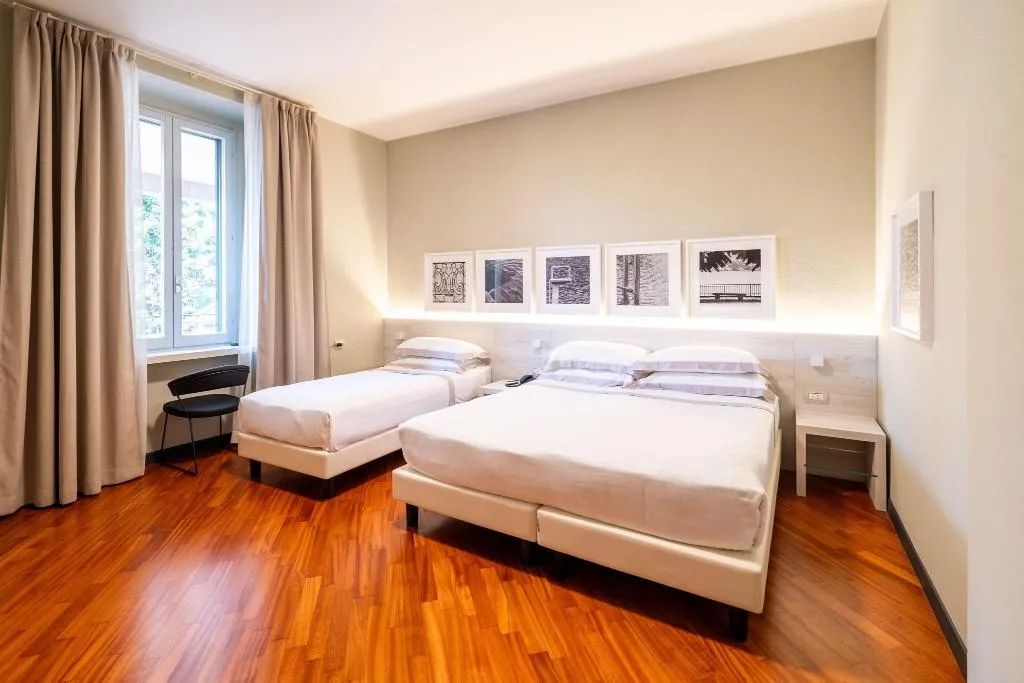 TRIPLE KING SIZE BED Room, Albergo Centrale, Milan
