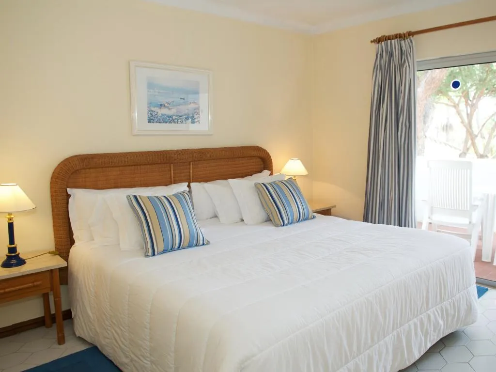 VILLA THREE BEDROOMS Room, Vale do Garrao Villas, Algarve