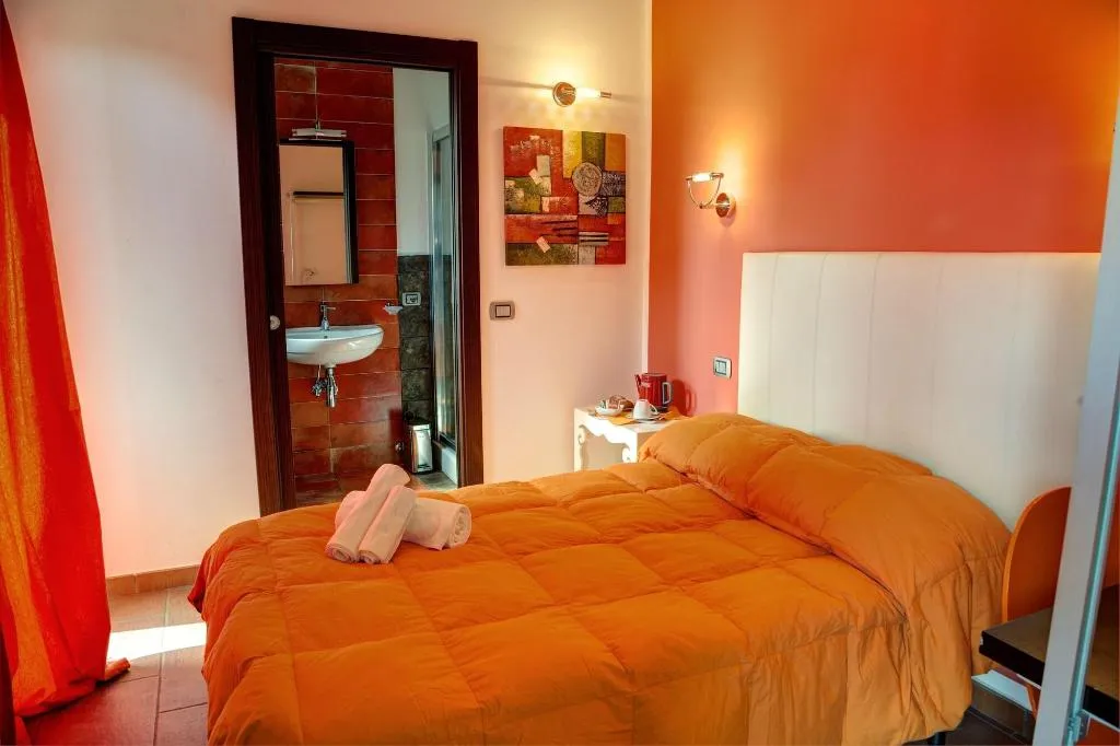 Room, Antichi Ricordi, Catania