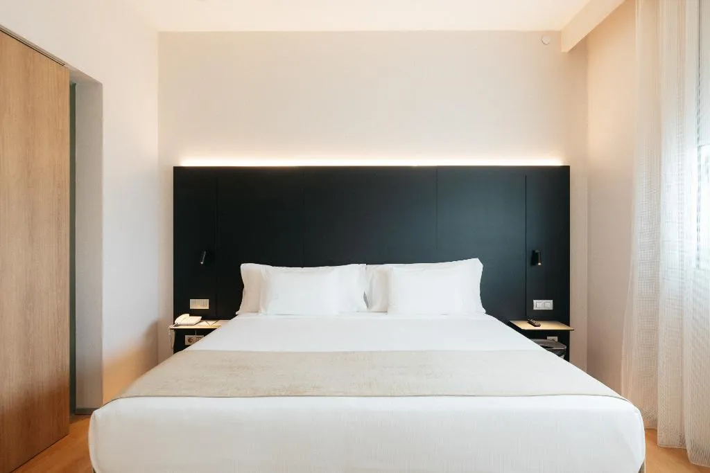 Double or Twin DELUXE Room, Barcelo Valencia, Valencia