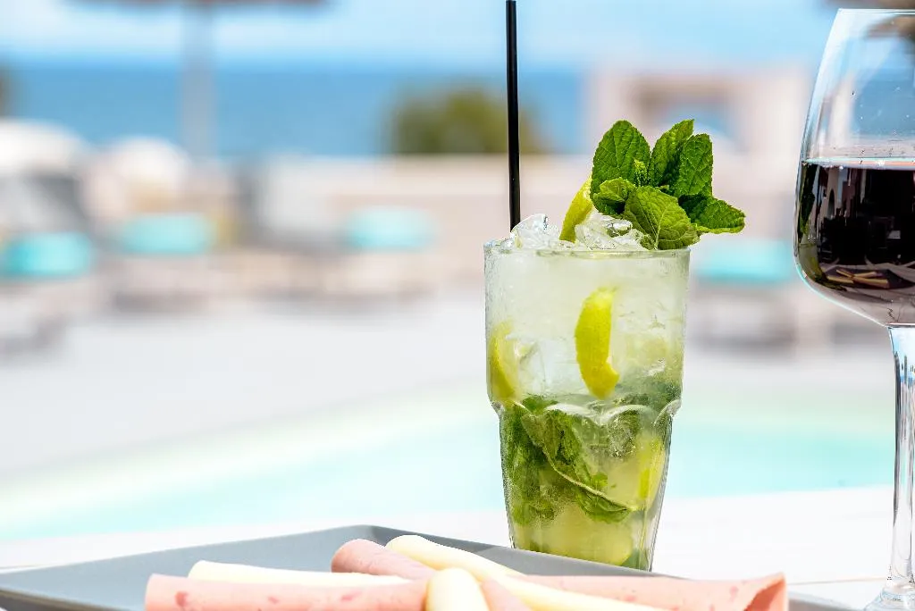 Bar, En Plo Boutique Suites, Santorini