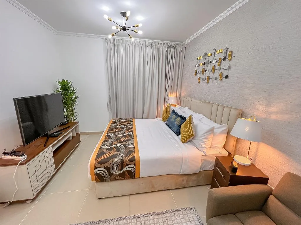 STUDIO ONE BEDROOM ONE BATHROOM Room, Goldcrest Executive, Dubai