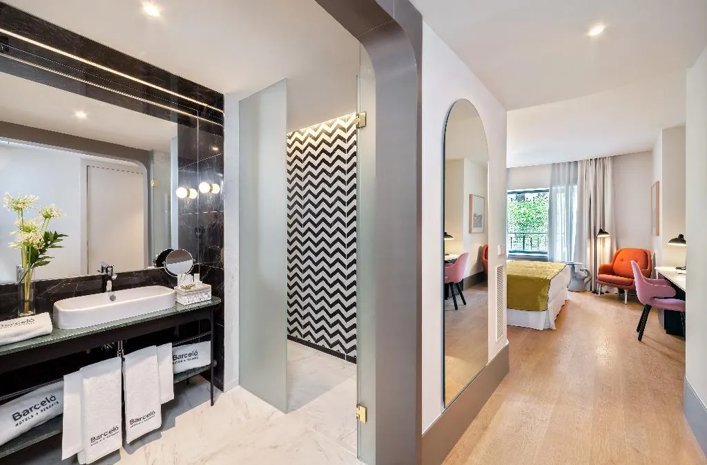 Double or Twin DELUXE CITY VIEW Room, Barceló Torre de Madrid, Madrid