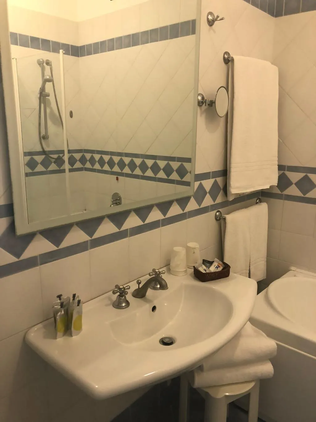 QUADRUPLE CLASSIC Room, Baia dei Mulini Resort & Spa, Palermo