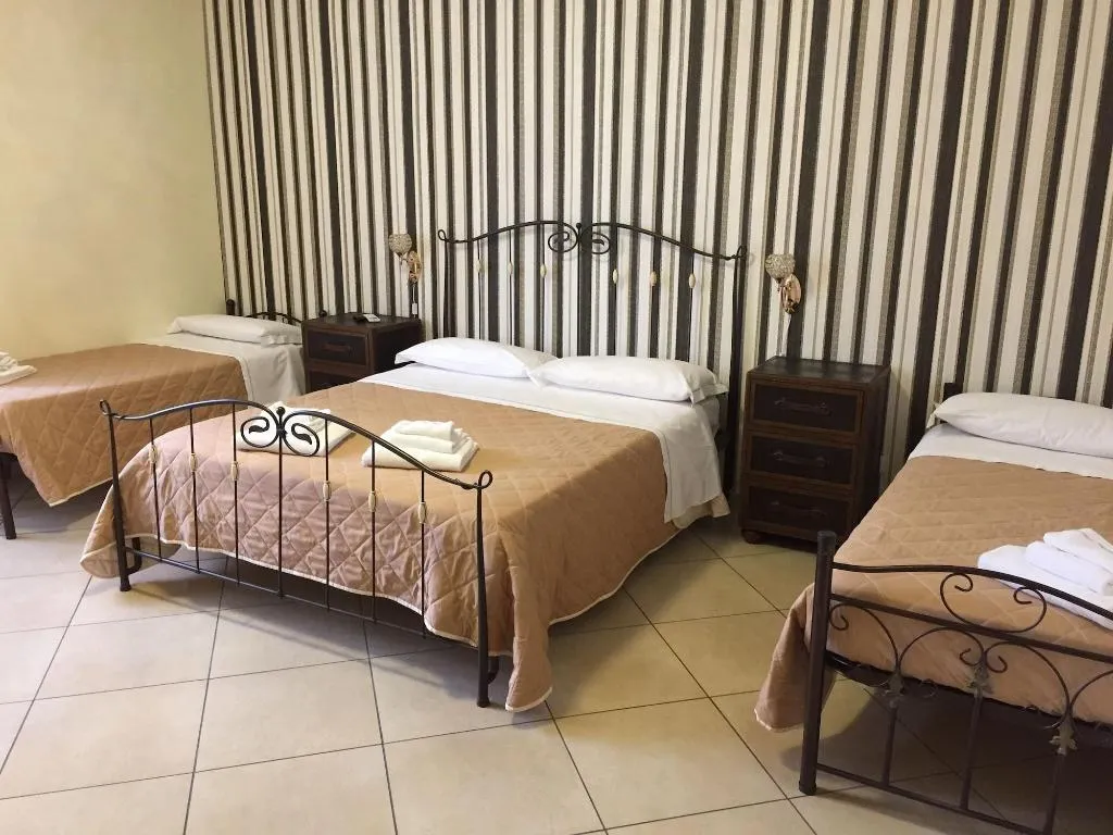 Room, New Sayonara, Naples