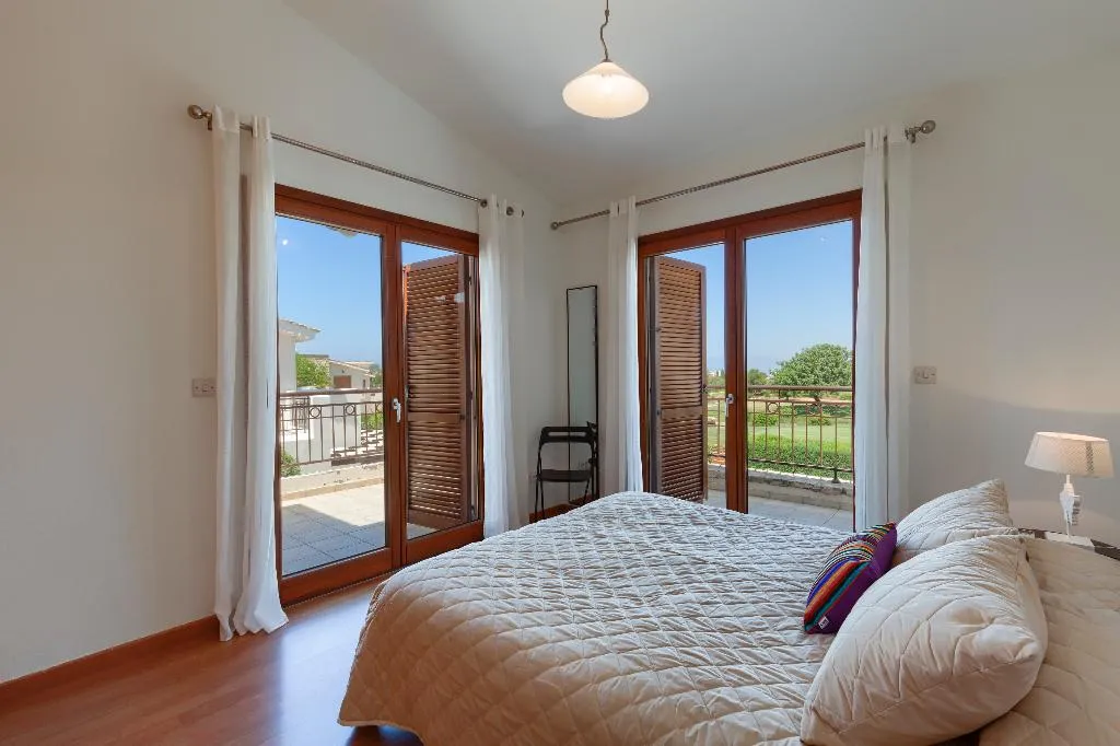 VILLA THREE BEDROOMS WITH PRIVATE POOL Room, Aphrodite Hills Rentals – Junior Villas, Cyprus