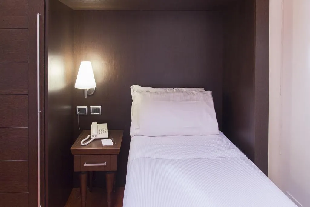 Room, Country Hotel Castelbarco, Milan
