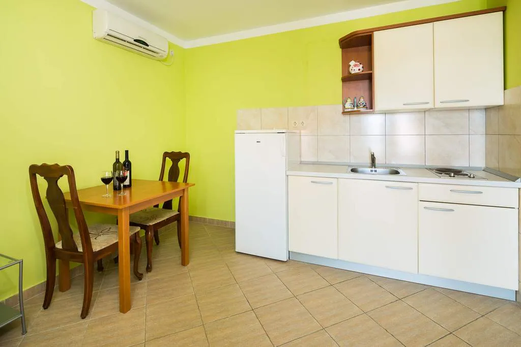 APARTMENT WITH BALCONY Room, Pansion Marjan, Split