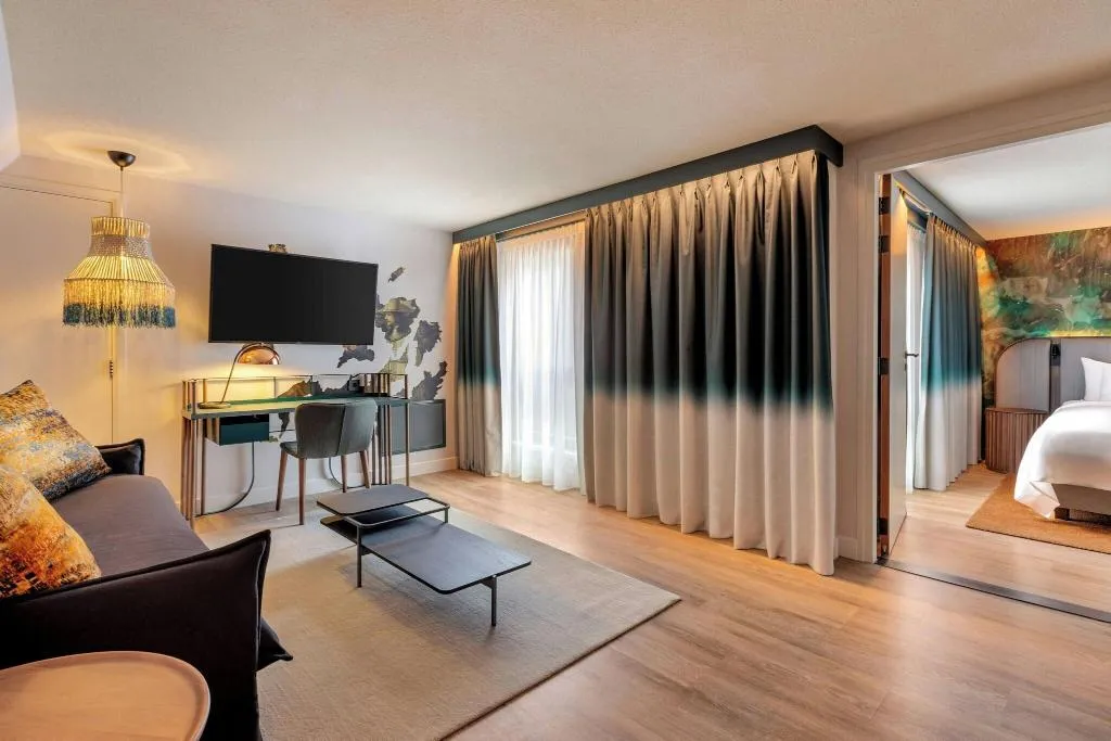 JUNIOR SUITE KING SIZE BED Room, Renaissance Amsterdam Hotel, Amsterdam