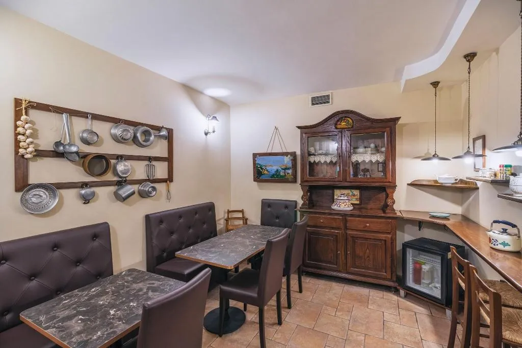 Lobby, Il Convento, Naples