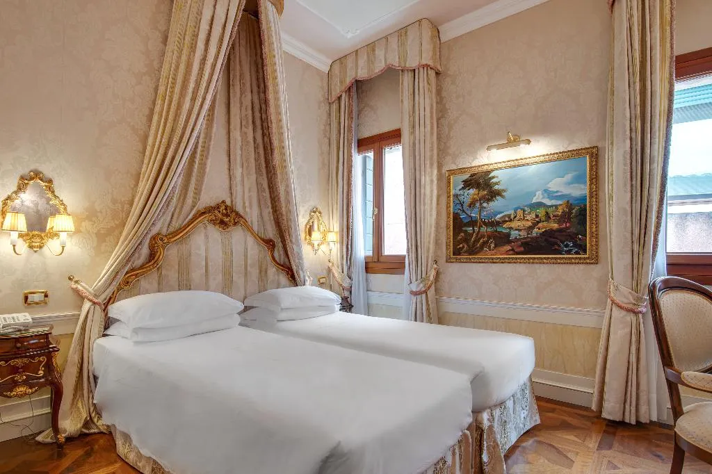 Double or Twin CAPACITY 2 Room, Canal Grande, Venice