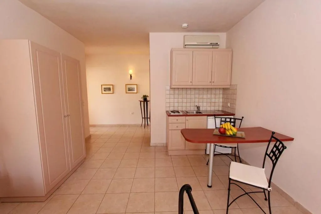 STUDIO ECONOMY Room, Lambrinos Suites, Crete