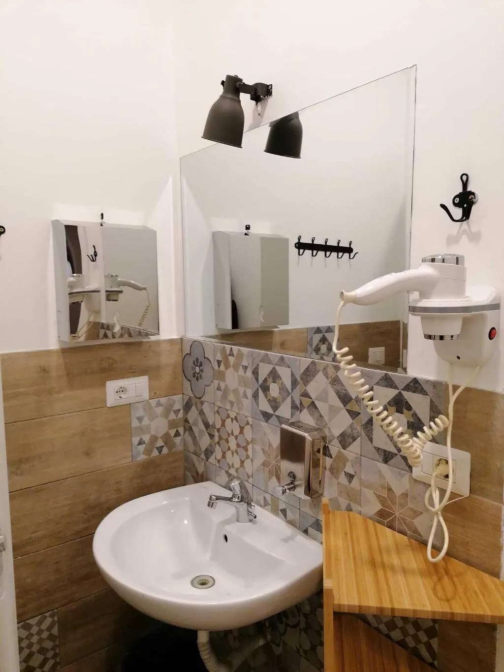 Room, Queen Hostel, Milan