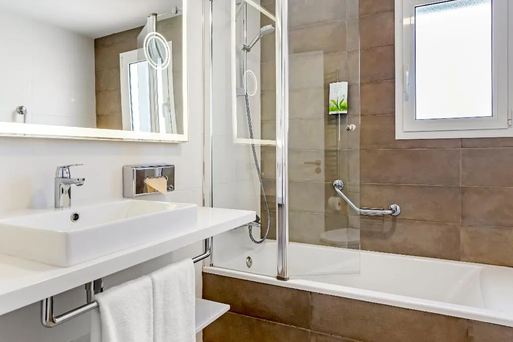 APARTMENT CAPACITY 6 TWO BEDROOMS Room, White Sands Beach Club, Menorca
