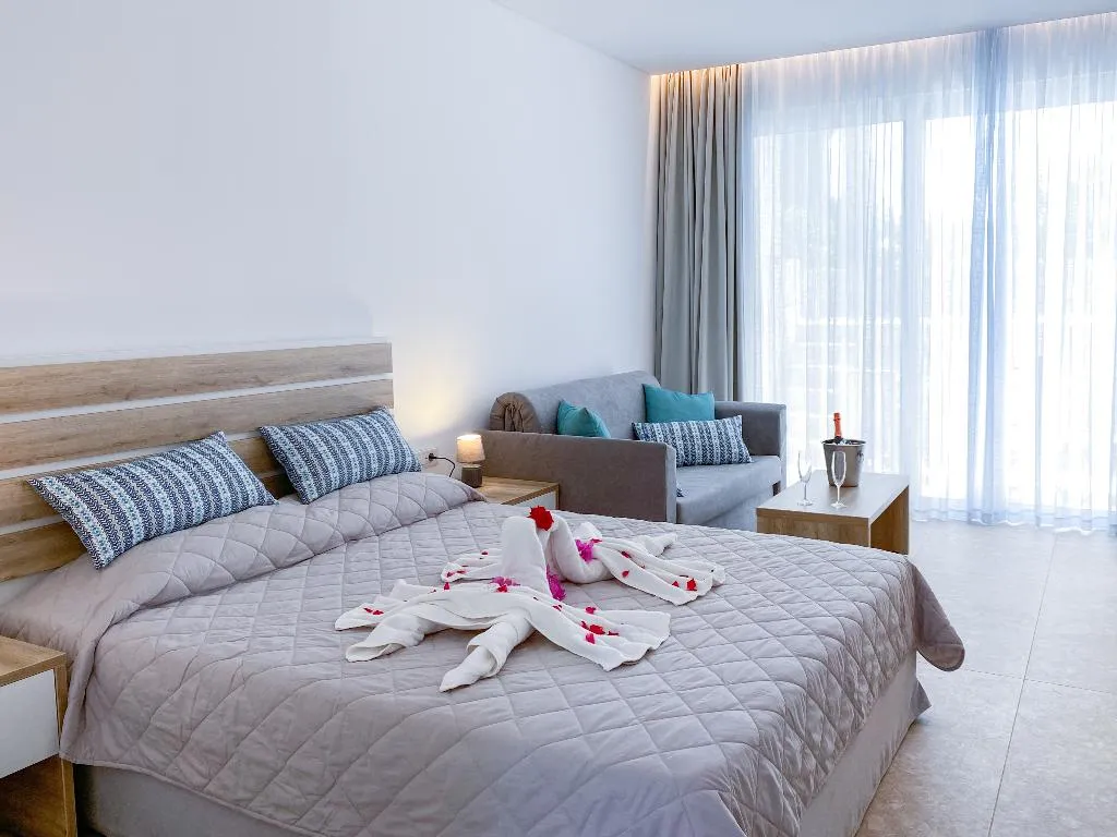 SUITE SUPERIOR WITH PRIVATE POOL Room, Lardos Bay, Rhodes