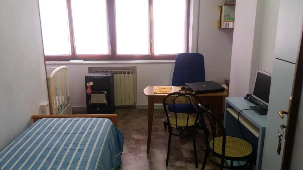 Room, B&B Central City, Naples