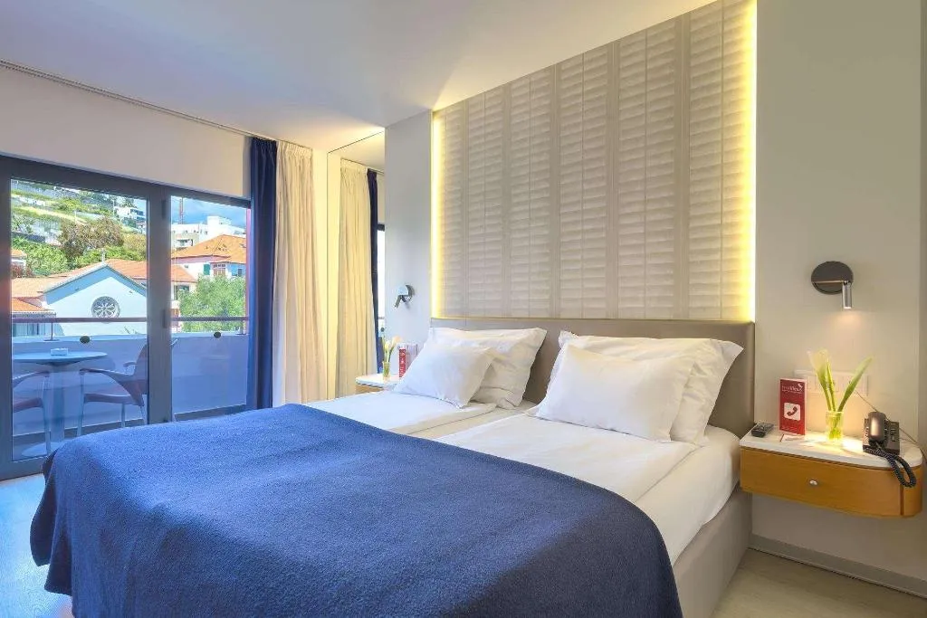 Room, The Views Monumental, Madeira