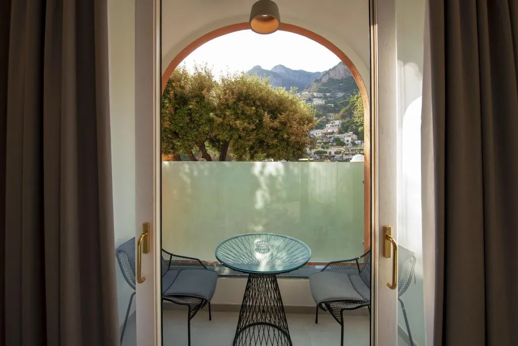 APARTMENT KING SIZE BED Room, Savoia, Naples