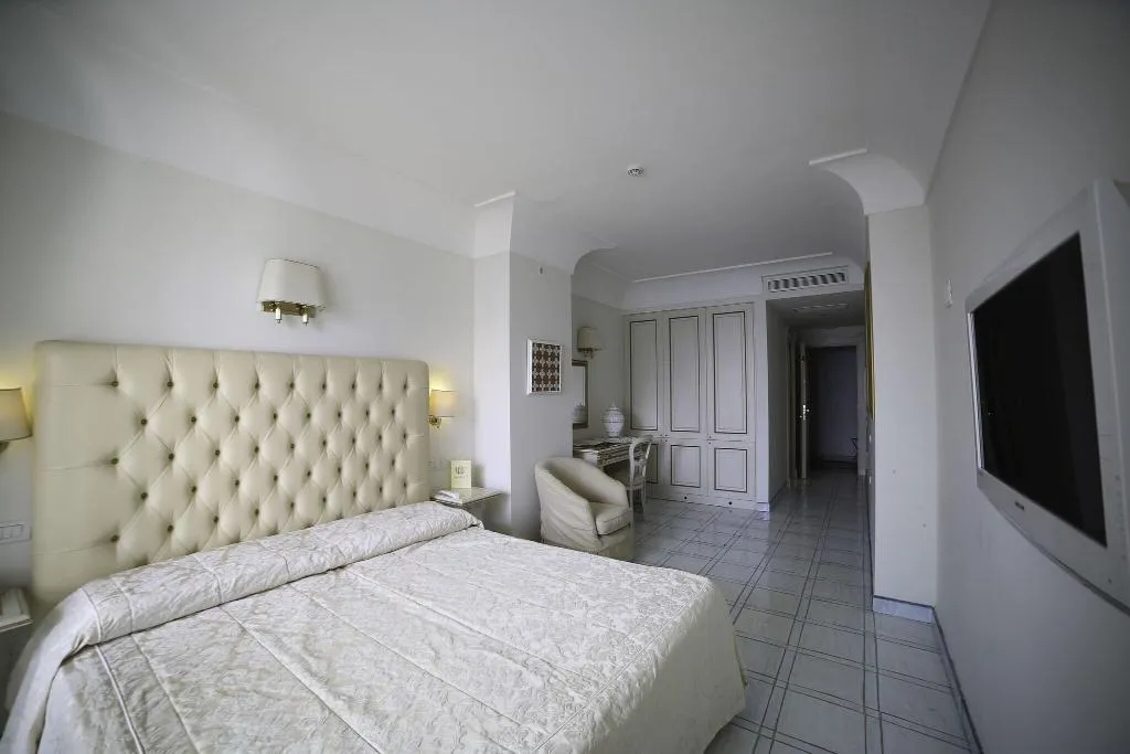 DOUBLE SUPERIOR QUEEN BED Room, Hotel Villa Fraulo, Naples