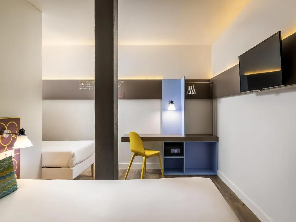 TRIPLE INNER Room, Ibis Styles Barcelona Centre, Barcelona