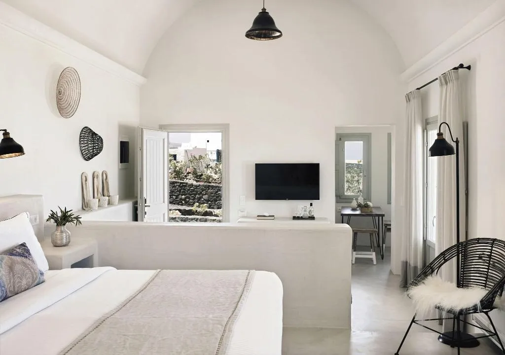 SUITE WITH JACUZZI Room, Santo Pure Oia Suites and Villas, Santorini