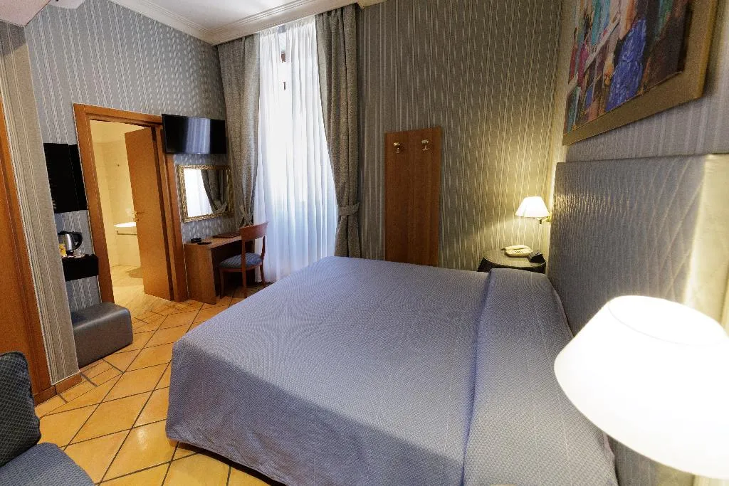 TRIPLE STANDARD Room, Hotel Lirico, Rome