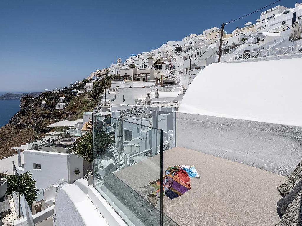SUITE WITH JACUZZI Room, On The Rocks Hotel, Santorini