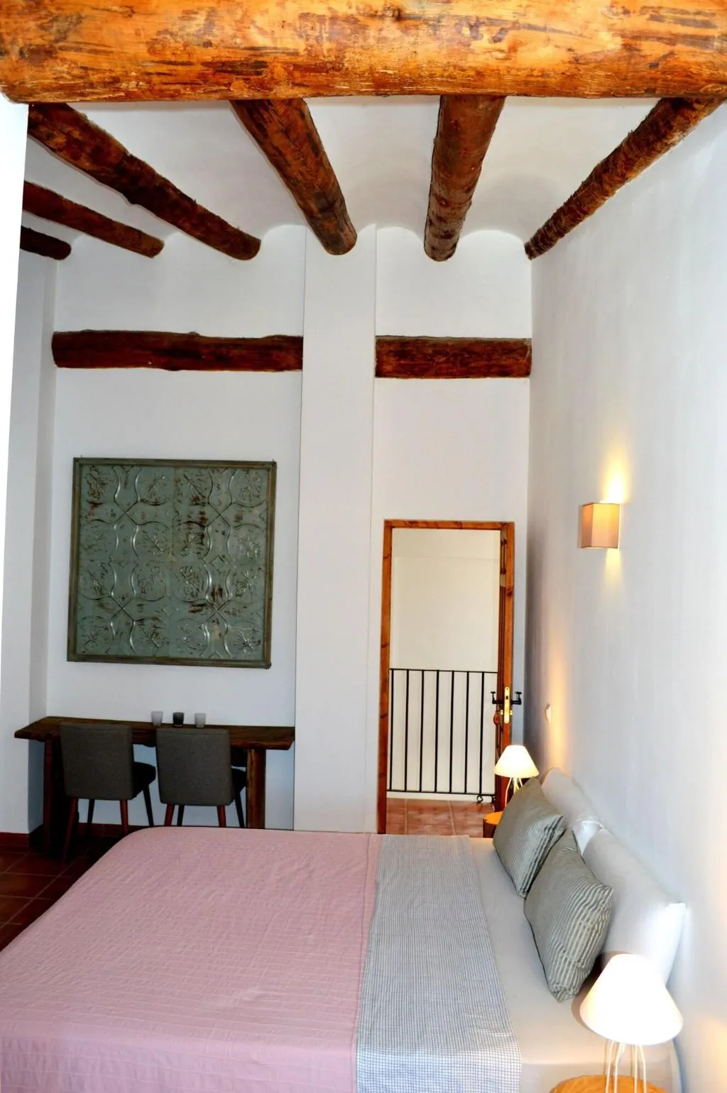 Room, Benali, Valencia