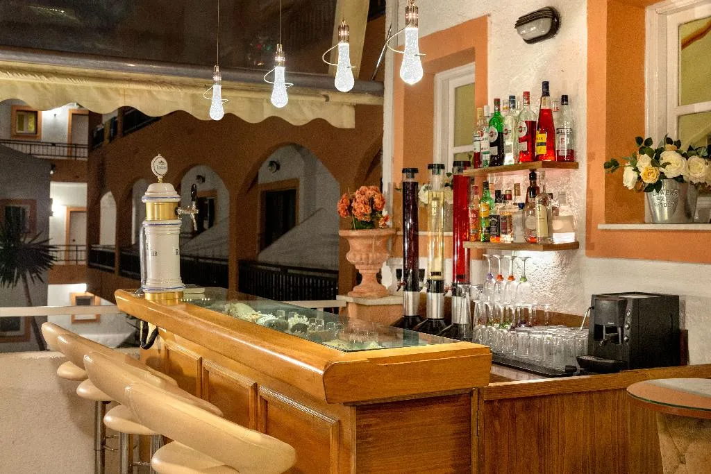 Bar, Victoria Hill, Corfu