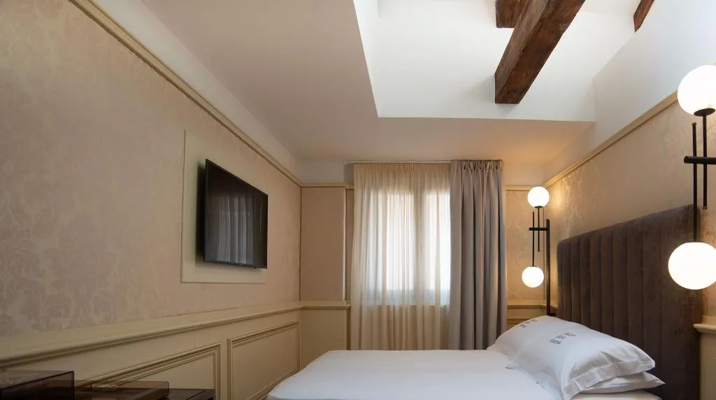 DOUBLE CLASSIC Room, Eight Hotel Venezia, Venice