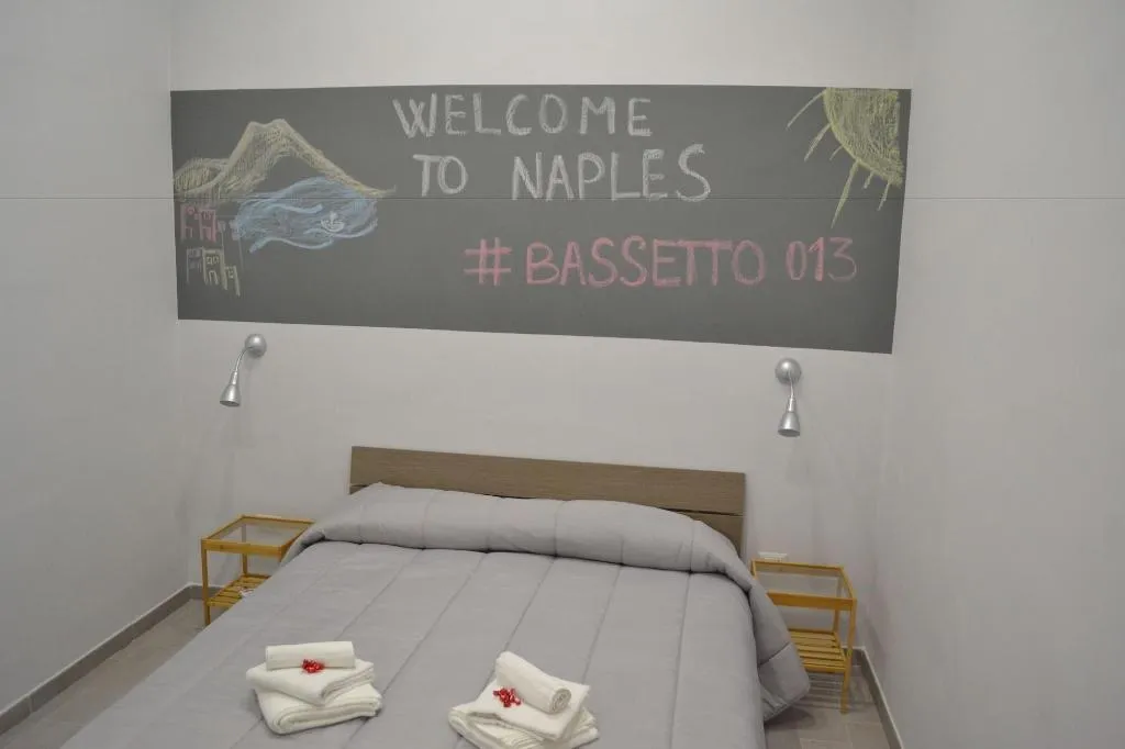 Room, Bassetto 013, Naples