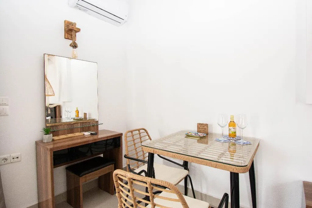 STUDIO WITH JACUZZI Room, OV Suites, Crete