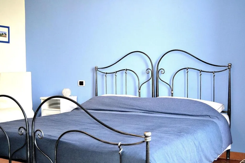 Room, Chez Moi, Florence